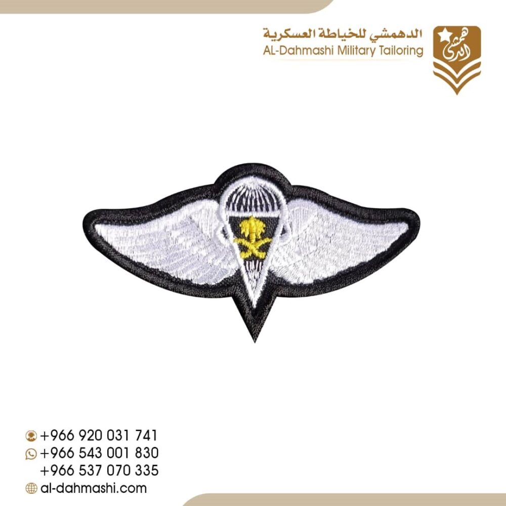 ونقث مظلي قماش اسود تطريز ابيض