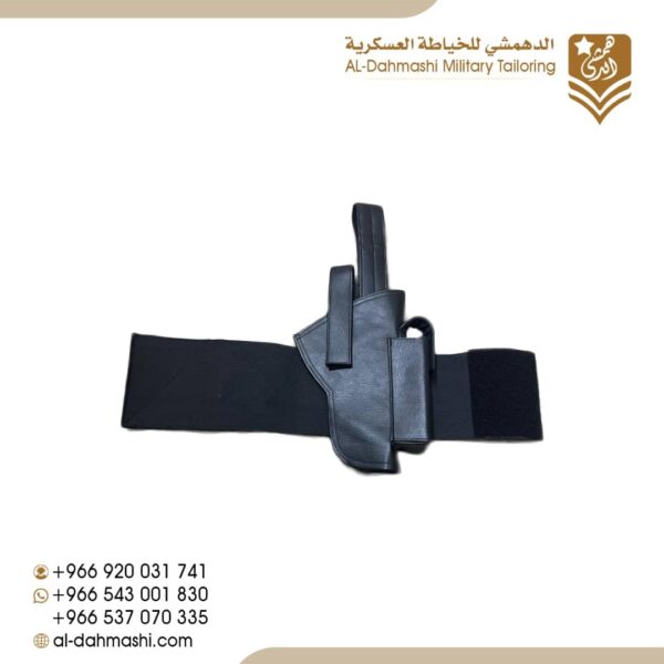 بيت مسدس رجل عادي